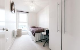 Chelsea / Imperial Wharf - Bright, Modern, Sunset View Apartment